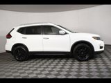 Used 2017 Nissan Rogue SV image 2