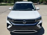 Certified 2022 Volkswagen Taos SE image 3