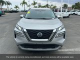 Used 2022 Nissan Rogue SV image 2