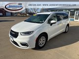 Used 2023 Chrysler Pacifica Touring-L image 3