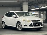Used 2013 Ford Focus SE w/ SE Winter Pkg image 2