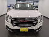 Used 2022 GMC Terrain SLT w/ Infotainment Package II image 2