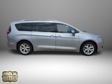 Used 2020 Chrysler Pacifica Limited image 2