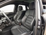 Certified 2024 Porsche Macan image 5