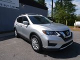 Used 2017 Nissan Rogue SV w/ SV Premium Package image 3