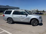 Used 2017 Lincoln Navigator Select image 4