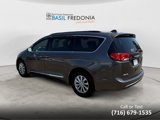Used 2017 Chrysler Pacifica Touring-L image 3