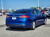 Used 2017 Ford Fusion SE w/ Fusion SE Technology Package image 5