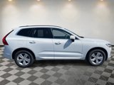 Used 2022 Volvo XC60 B5 Momentum image 2
