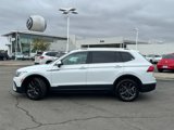 Certified 2022 Volkswagen Tiguan SE w/ Panoramic Sunroof Package image 2