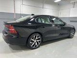Used 2020 Volvo S60 T6 Momentum image 3