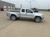 Used 2011 Toyota Tacoma 4x4 Access Cab image 2