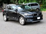 Used 2021 Volvo XC40 T5 Momentum image 2