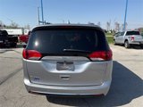 Used 2018 Chrysler Pacifica Touring-L image 4