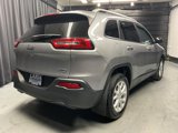 Used 2017 Jeep Cherokee Latitude image 6