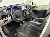 Used 2022 Chrysler Pacifica Touring-L image 4