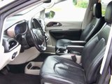 Used 2019 Chrysler Pacifica Touring-L image 6