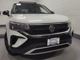 Used 2024 Volkswagen Taos SE w/ Panoramic Sunroof Package image 2