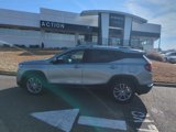 Used 2023 GMC Terrain SLT image 2