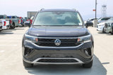 Certified 2022 Volkswagen Taos SE image 2