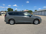 Used 2022 Chrysler Pacifica Touring-L image 5