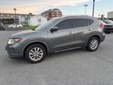 Used 2018 Nissan Rogue SV image 2