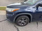 Used 2016 Toyota Highlander XLE image 3