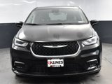 Used 2023 Chrysler Pacifica Touring-L image 2