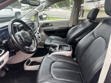 Used 2020 Chrysler Pacifica Touring-L image 4