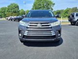 Used 2017 Toyota Highlander XLE image 2