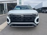 New 2025 Volkswagen Atlas Peak Edition SE image 3