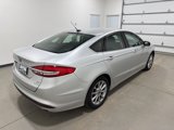 Used 2017 Ford Fusion SE w/ Fusion SE Technology Package image 4