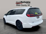 Used 2023 Chrysler Pacifica Touring-L image 3