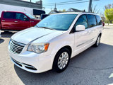 Used 2014 Chrysler Town & Country Touring image 3