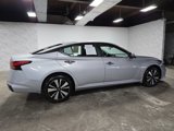 Used 2022 Nissan Altima 2.5 SV w/ SV Premium Package image 3