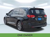 Used 2017 Chrysler Pacifica Limited image 3