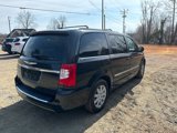 Used 2016 Chrysler Town & Country Touring image 5