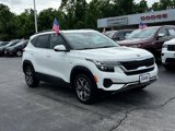 Used 2021 Kia Seltos EX image 2