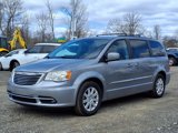 Used 2014 Chrysler Town & Country Touring image 3