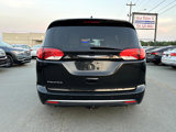 Used 2017 Chrysler Pacifica Touring-L image 5