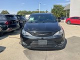 Used 2018 Chrysler Pacifica Touring-L Plus w/ S Appearance Package image 2