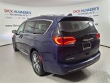 Used 2017 Chrysler Pacifica Limited image 4