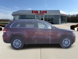 Used 2019 Jeep Grand Cherokee Laredo w/ Security & Convenience Group image 2