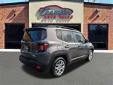Used 2017 Jeep Renegade Latitude image 3