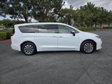 Used 2023 Chrysler Pacifica Limited image 2