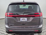 Used 2023 Chrysler Pacifica Touring-L image 5