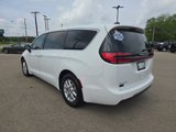Used 2023 Chrysler Pacifica Touring-L image 5