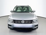 Used 2021 Volkswagen Tiguan SE w/ Panoramic Sunroof Package image 2