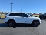 Used 2020 Jeep Grand Cherokee Limited w/ Luxury Group II image 2