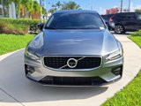 Used 2020 Volvo S60 T5 R-Design image 2